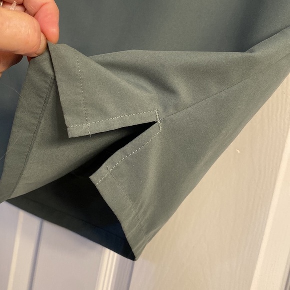 TITLE NINE GOLF SKIRT/ SKORT/SHORTS GREEN SIZE 10 WITH SIDE ZIP AND BACK POCKET - Picture 4 of 9